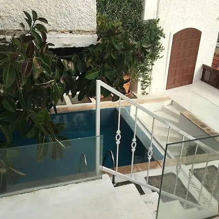 0001 - White - Sea View House