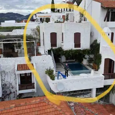 0001 - White - Sea View House